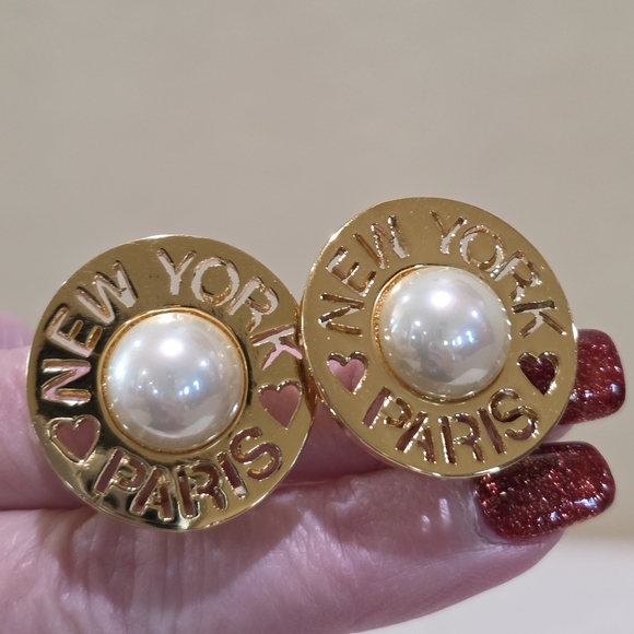 Carolee Jewelry - Rare Vintage 1976 Carolee New York Paris Pearl Cabochon Gold Round Clip Earrings